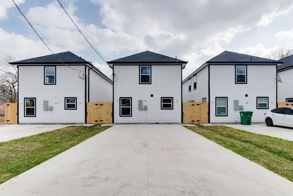 8128 Sterlingshire Street - Photo 1