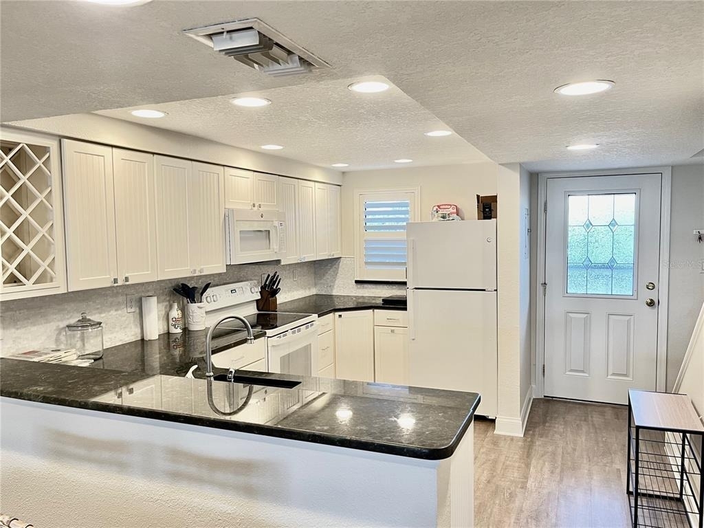 2100 N Peninsula Avenue - Photo 10
