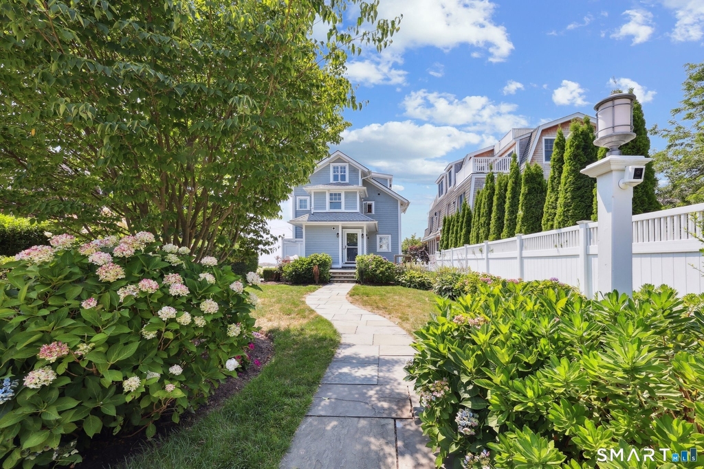 19 Middle Beach Road - Photo 2