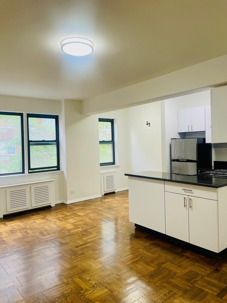 20 Beekman Place, 5E - Photo 0