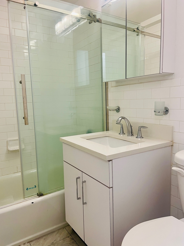 20 Beekman Place, 5E - Photo 4