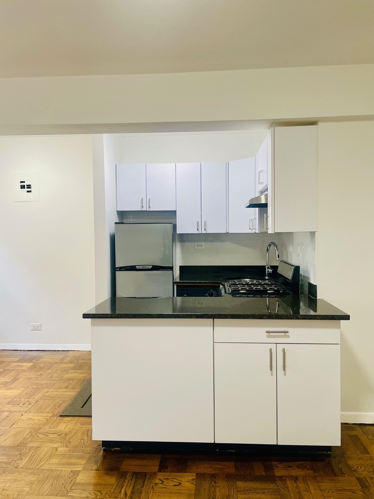 20 Beekman Place, 5E - Photo 3
