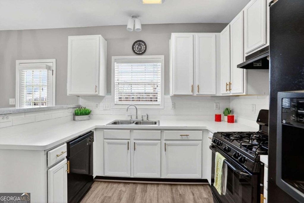 230 Valley Crossing - Photo 3