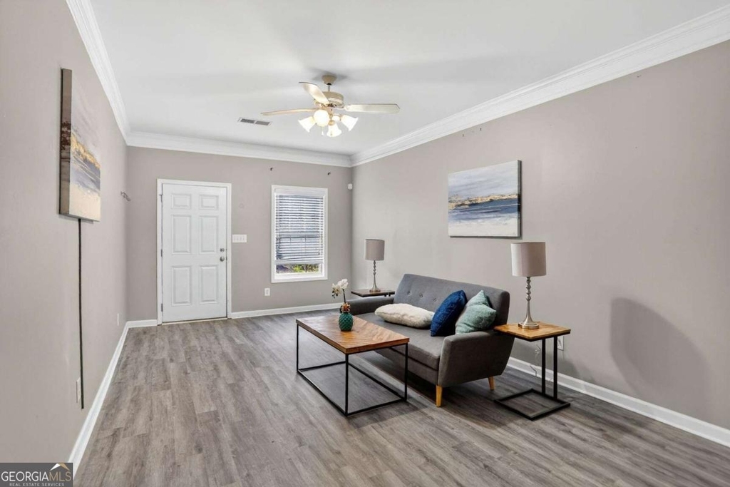 230 Valley Crossing - Photo 1
