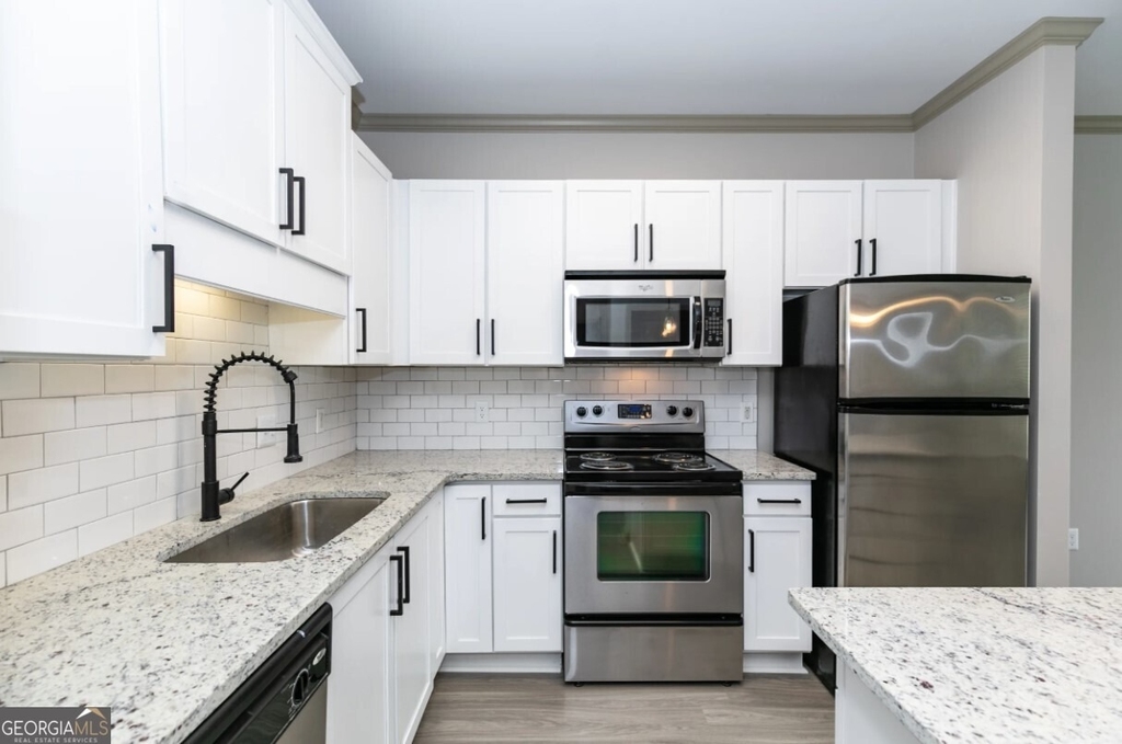 1000 Ashwood Parkway - Photo 2