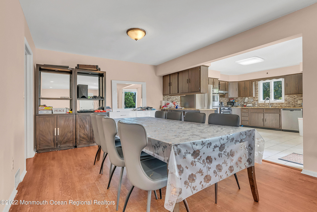 872 Red Oaks Drive - Photo 2