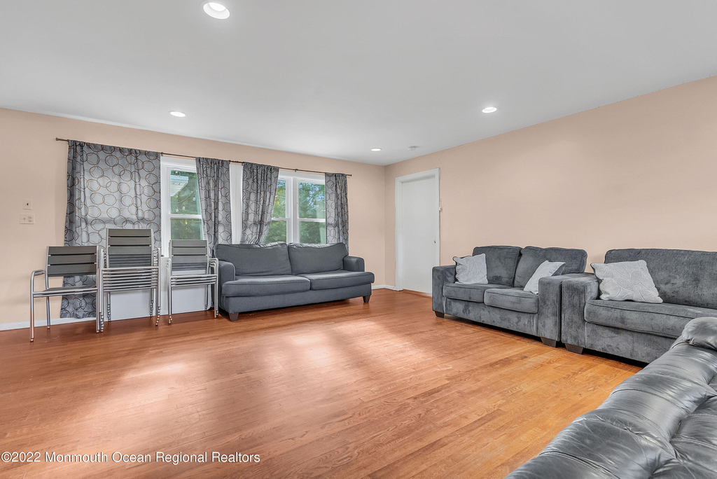 872 Red Oaks Drive - Photo 1