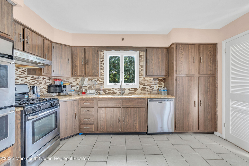 872 Red Oaks Drive - Photo 5