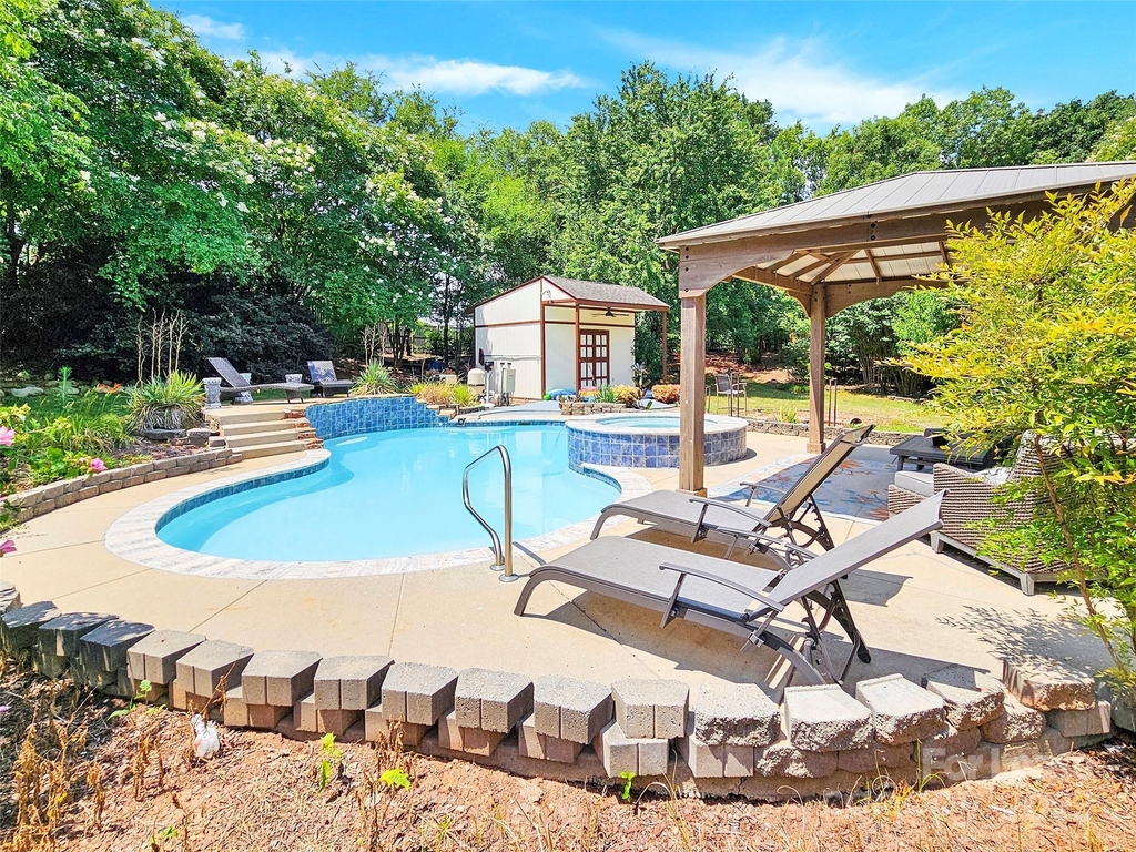 8534 Headford Road - Photo 2