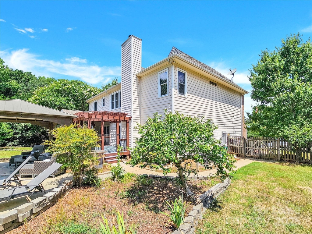 8534 Headford Road - Photo 1