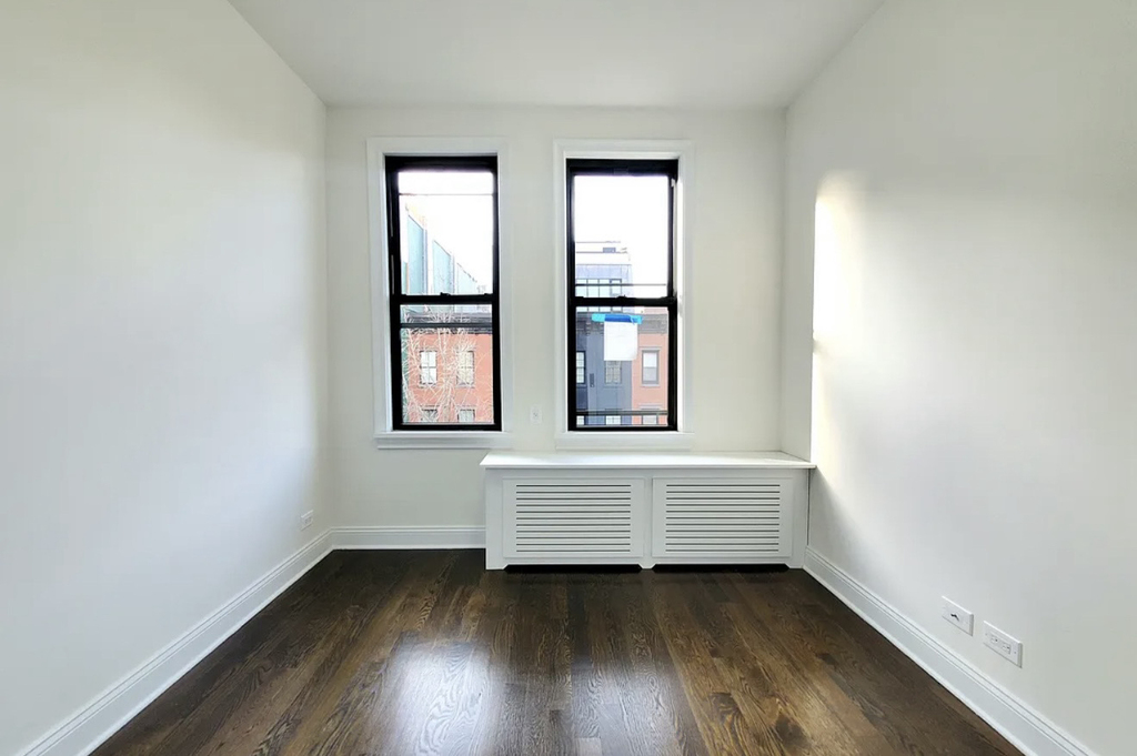 235 West 22nd Street - Photo 7