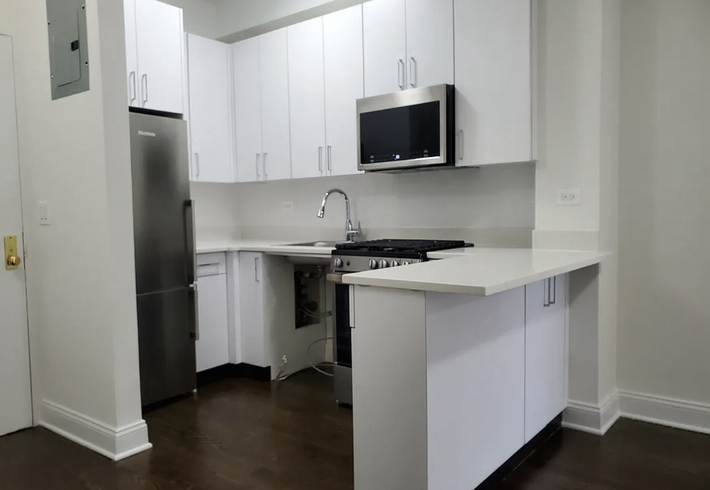 235 West 22nd Street - Photo 5