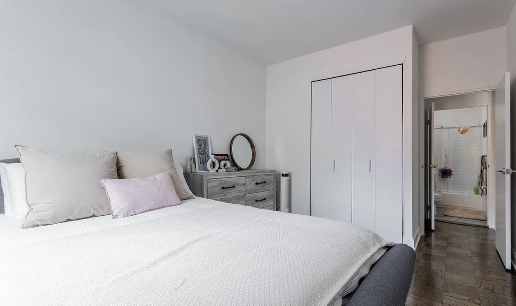 235 West 22nd Street - Photo 3