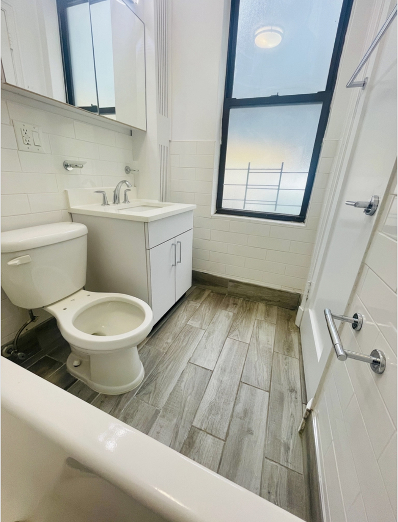 East 46th Street - Photo 5