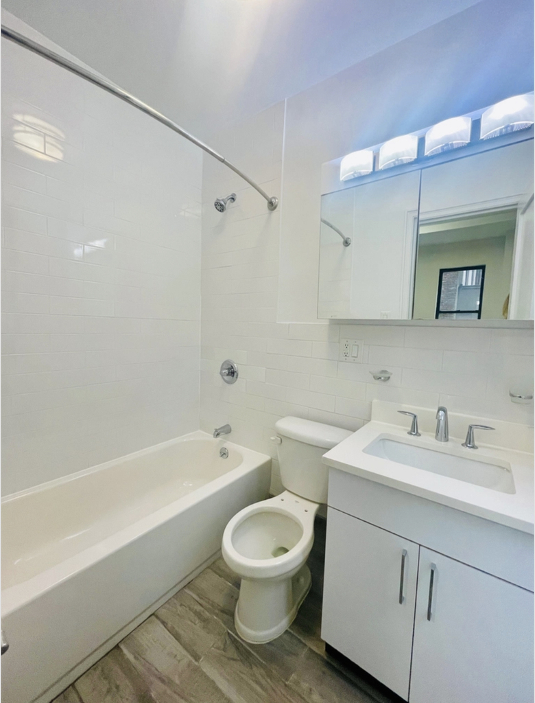 East 46th Street - Photo 4