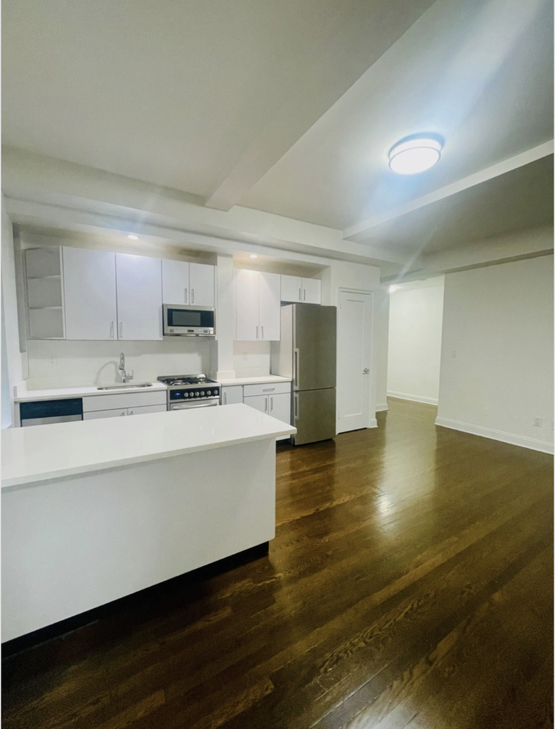 East 46th Street - Photo 0