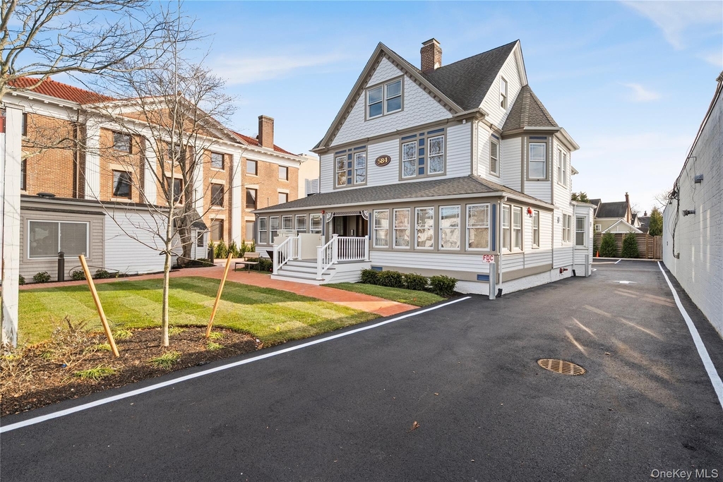 584 Main Street - Photo 2