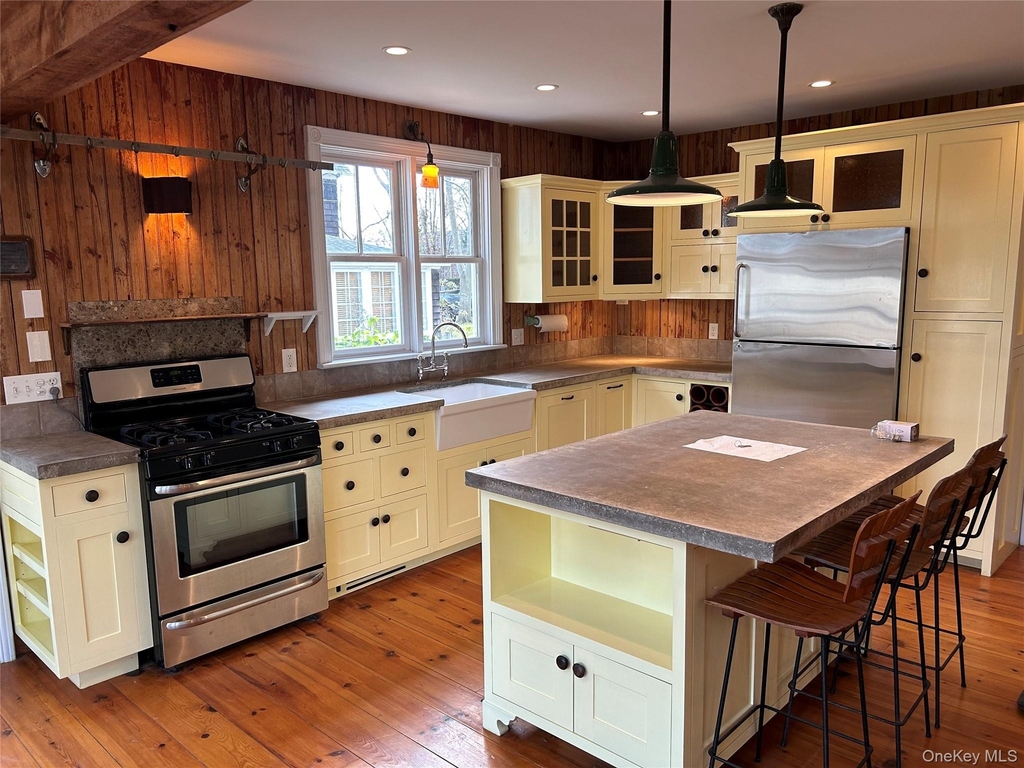 685 Orchard Street - Photo 1