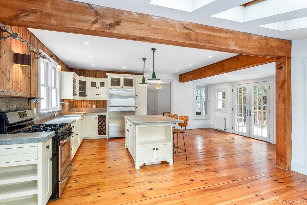 685 Orchard Street - Photo 2