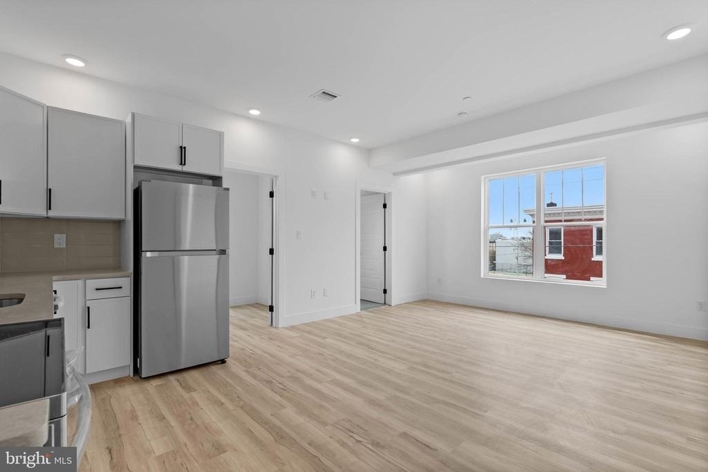 809 Diamond Street - Photo 2