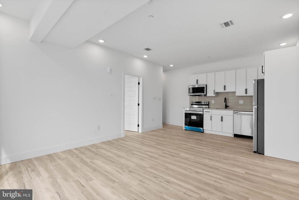 809 Diamond Street - Photo 1