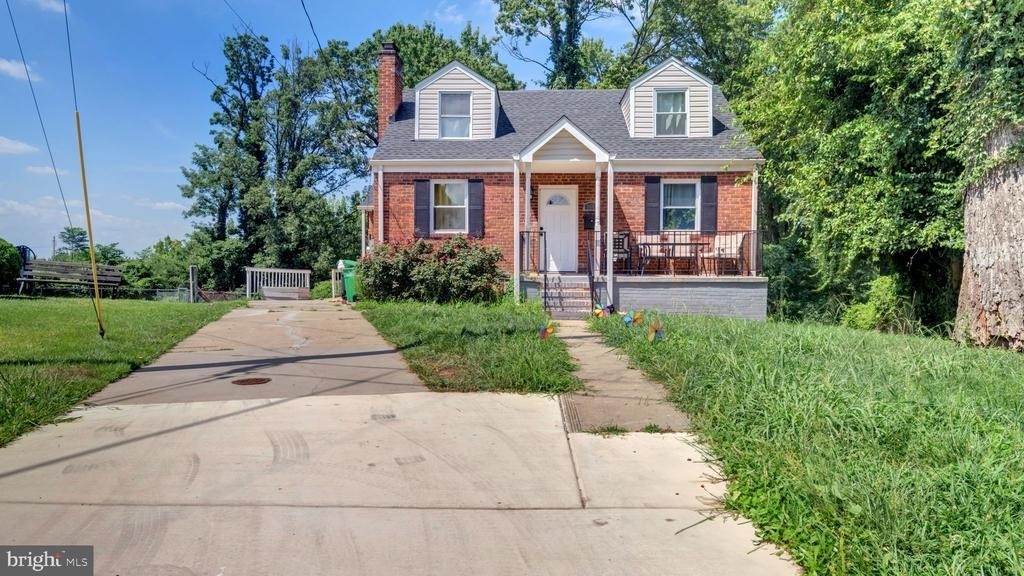1604 Woodhill Court - Photo 0