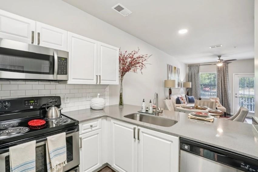 405 Phillip Boulevard - Photo 2