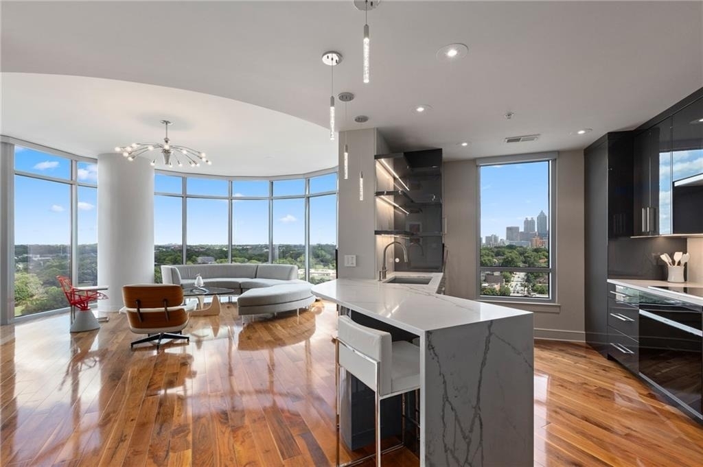 222 12th Street Ne - Photo 3
