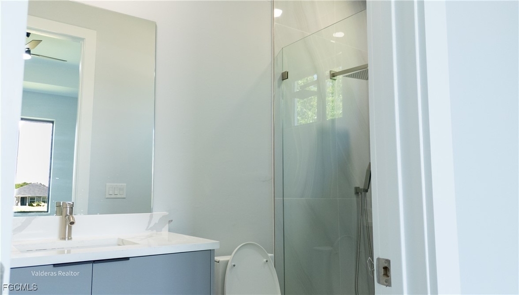 2404/2406 Crawford Avenue N - Photo 6