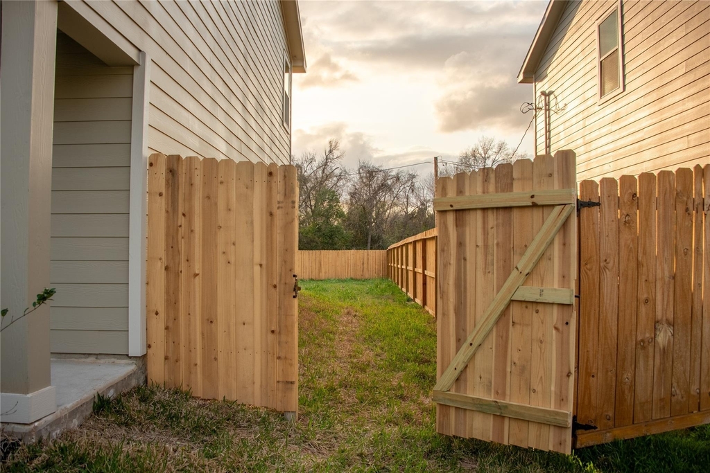 515 16th Street - Photo 2
