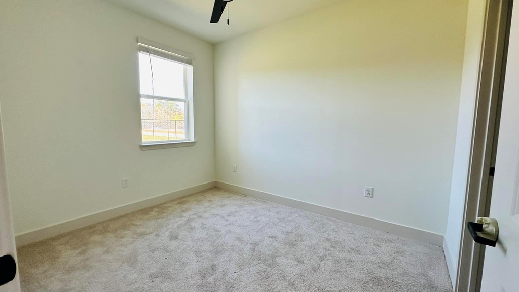 19100 Woodland Hills Drive - Photo 9
