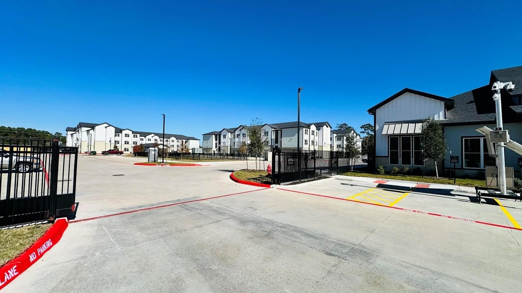 19100 Woodland Hills Drive - Photo 3