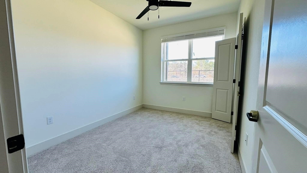19100 Woodland Hills Drive - Photo 10