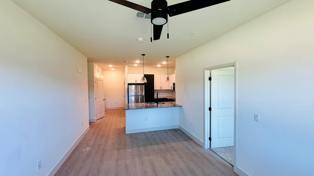 19100 Woodland Hills Drive - Photo 8