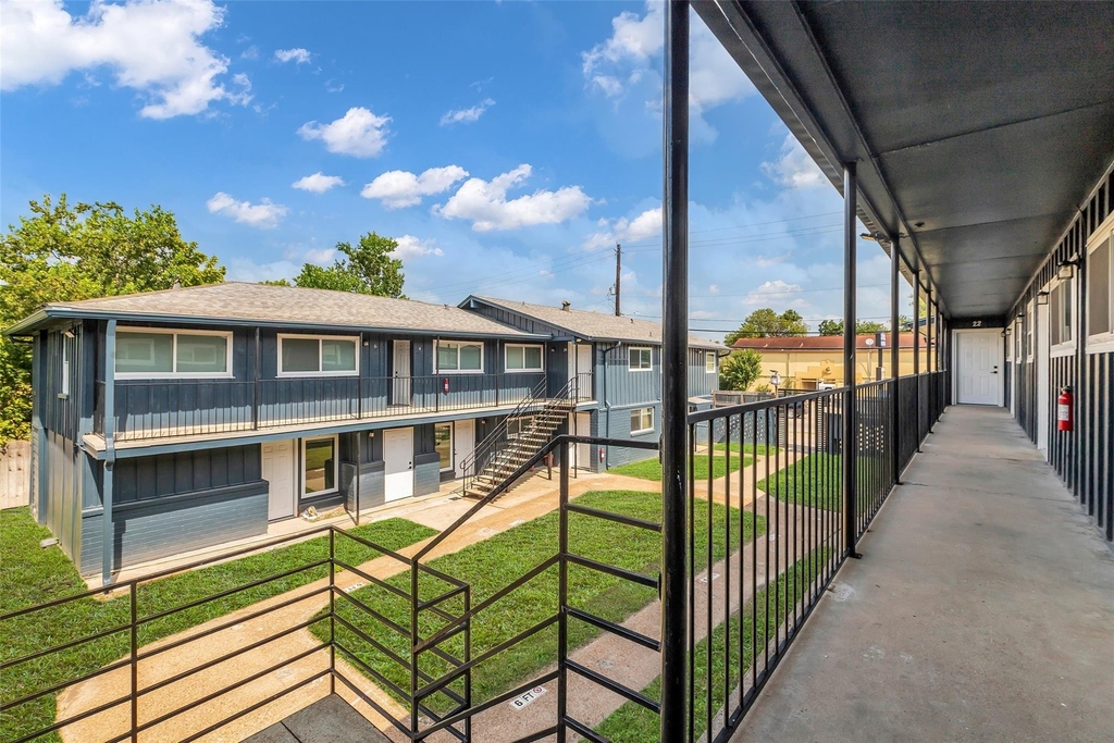 4706 Yellowstone Boulevard - Photo 6