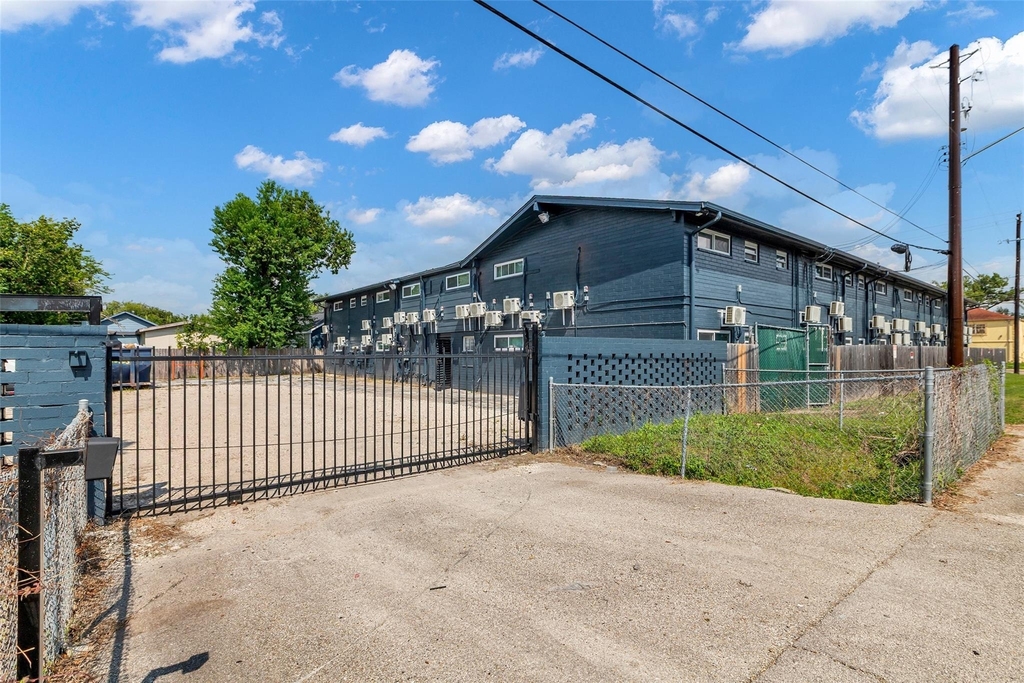 4706 Yellowstone Boulevard - Photo 23