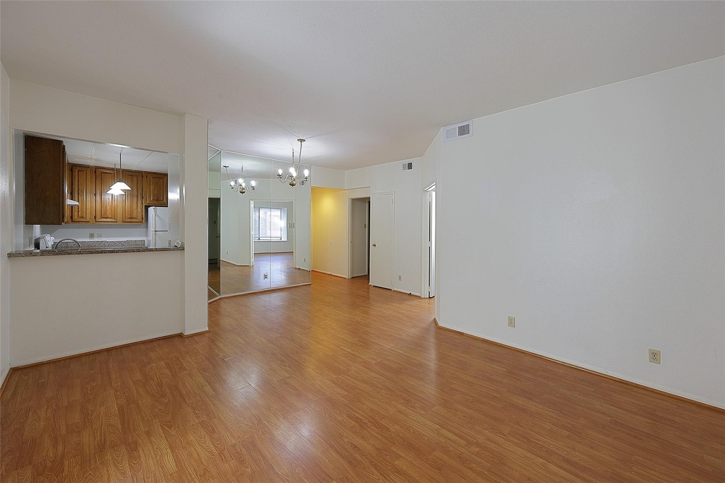 2209 S Braeswood Boulevard - Photo 3