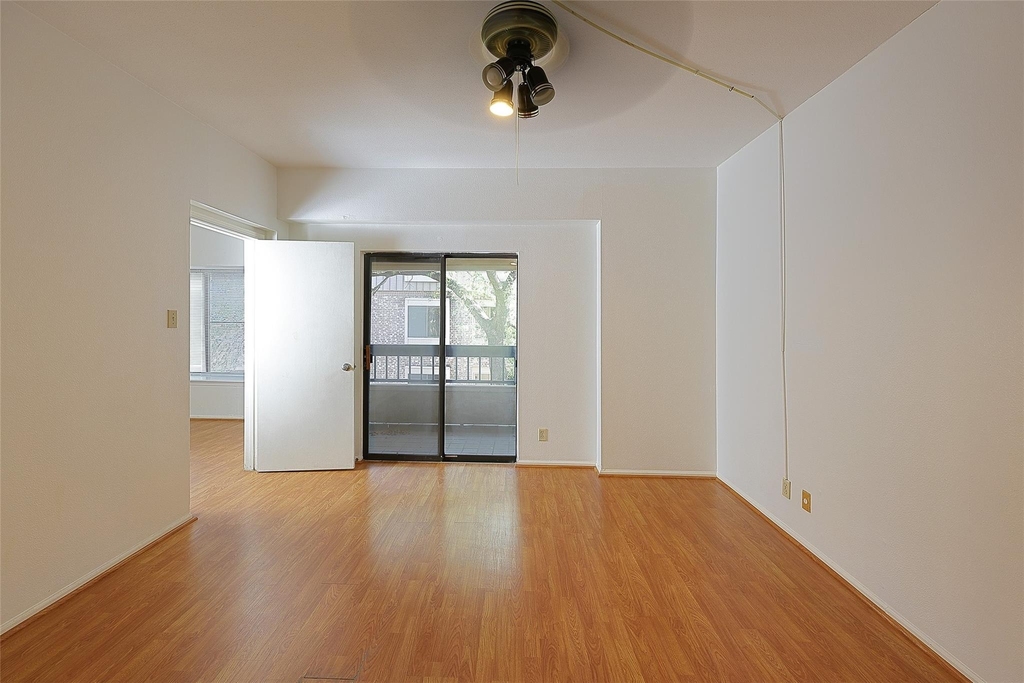 2209 S Braeswood Boulevard - Photo 4