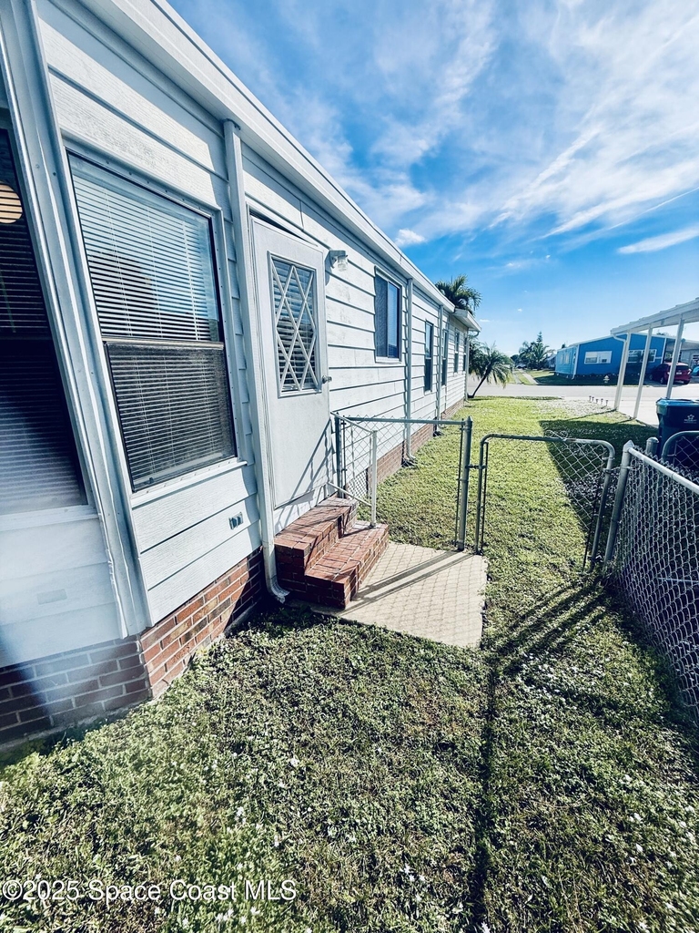 2399 Coconut Palm Drive Ne - Photo 14