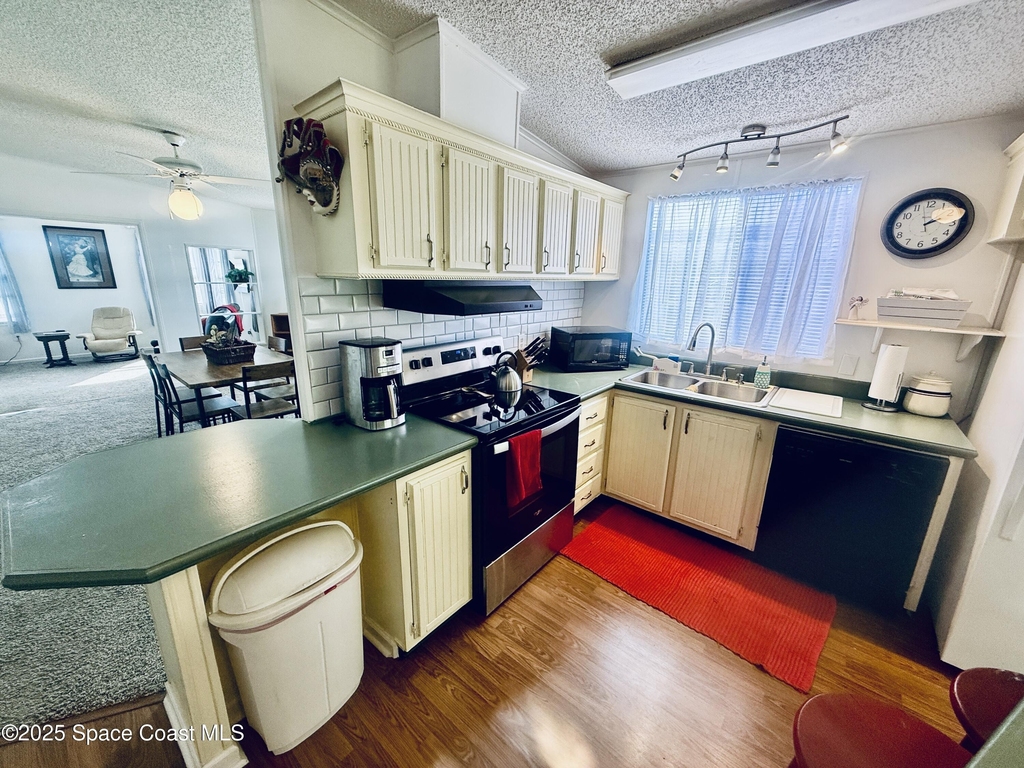 2399 Coconut Palm Drive Ne - Photo 8