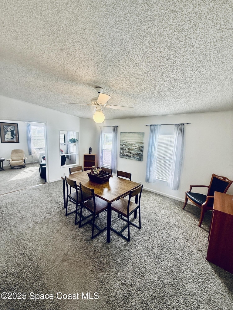 2399 Coconut Palm Drive Ne - Photo 4
