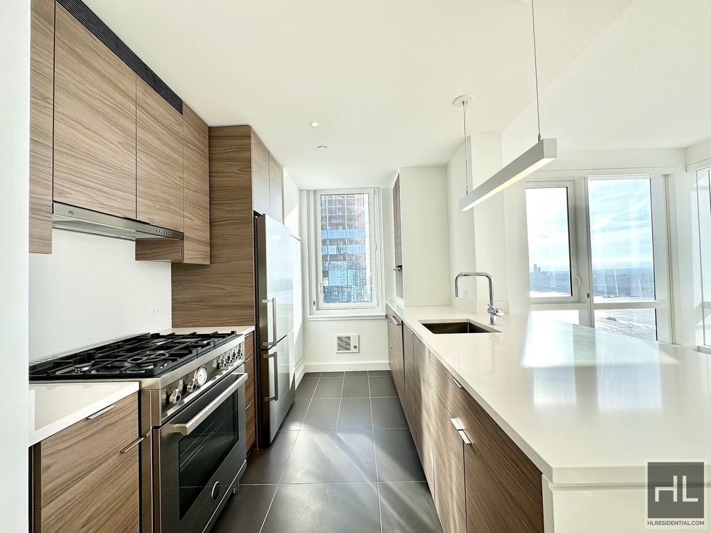 West 38th Street - Photo 2