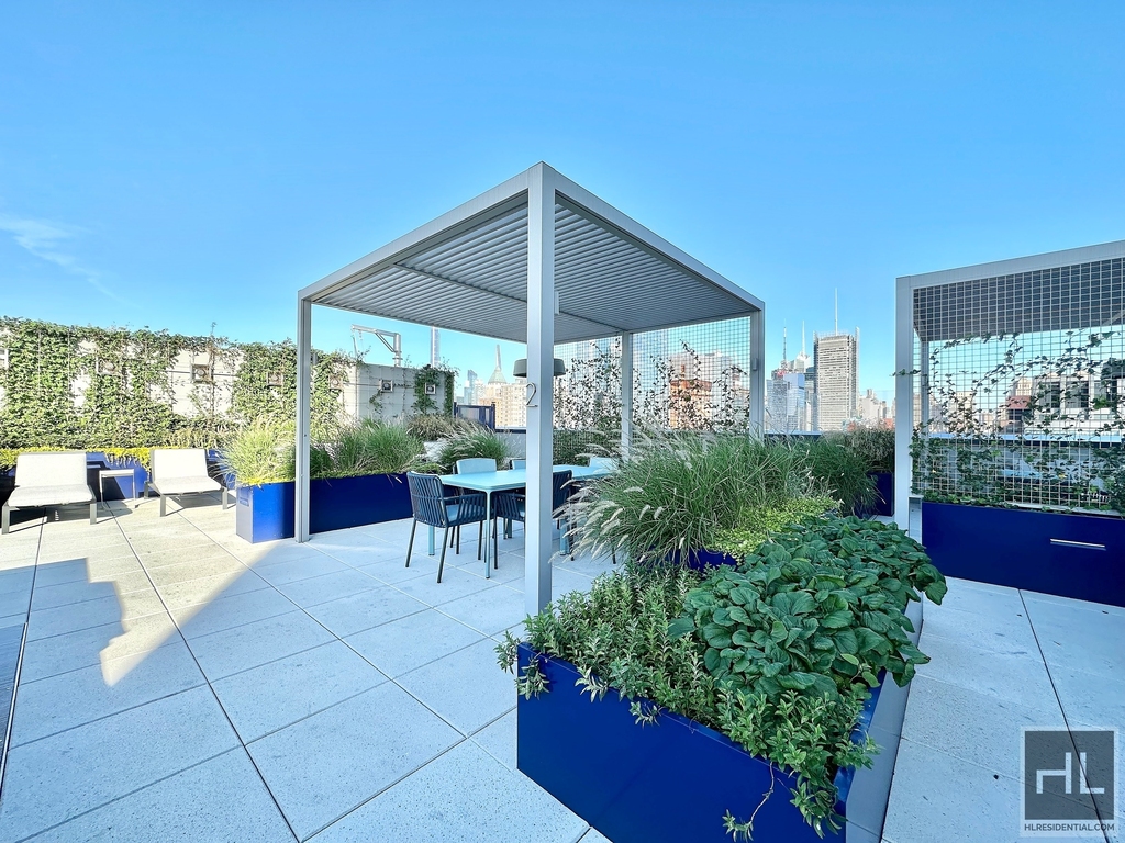West 38th Street - Photo 7