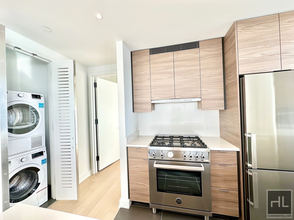 West 38th Street - Photo 4