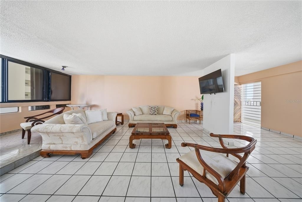 4327 Av. Isla Verde - Photo 1