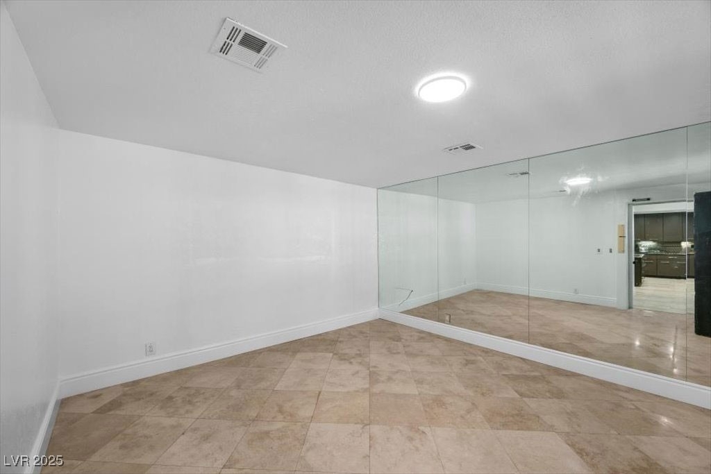 1695 Montessouri Street - Photo 32