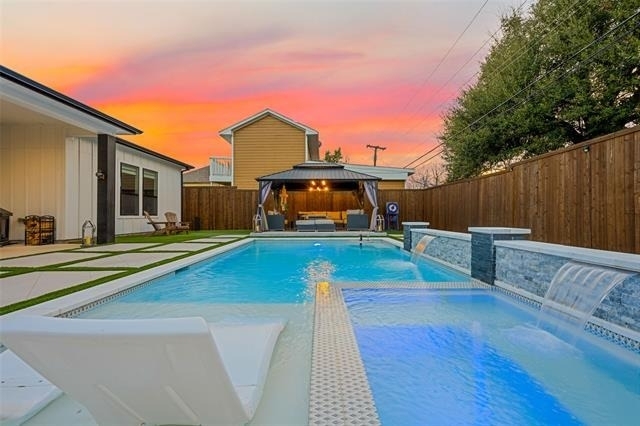 3111 Hedgerow Drive - Photo 2