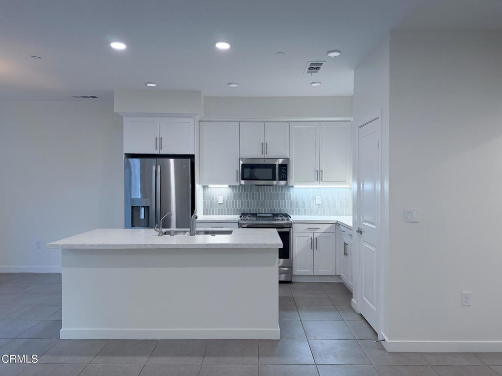 1568 E Thompson Boulevard - Photo 7