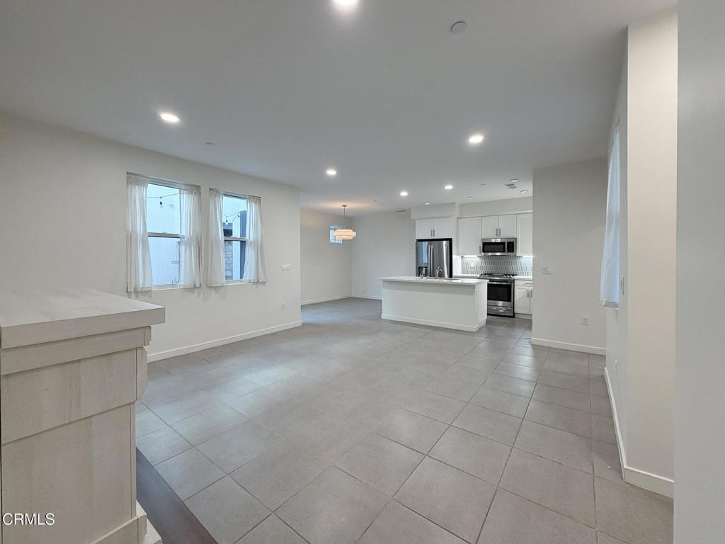 1568 E Thompson Boulevard - Photo 2