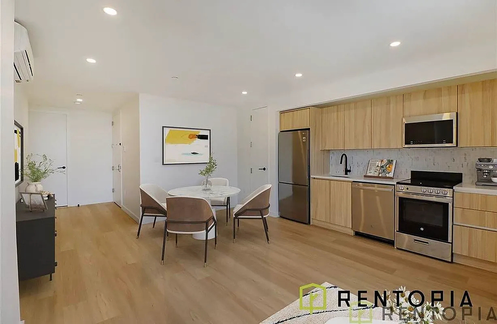 1010 Pacific Street - Photo 2